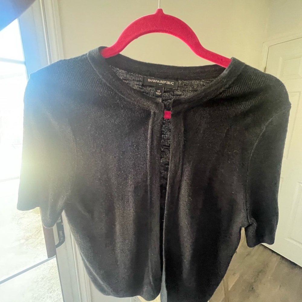 Black cropped cardigan with hook clasp